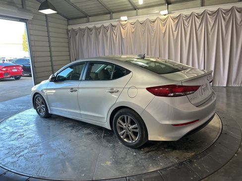 Used 2017 Hyundai Elantra SE image 13