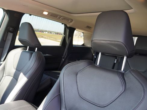 Certified 2025 INFINITI QX60 Luxe image 10