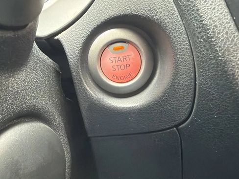 Used 2011 Nissan Juke SL FWD image 33