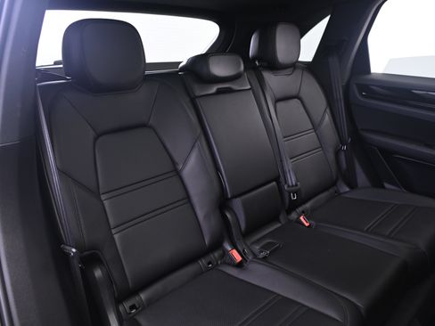 Certified 2020 Porsche Cayenne AWD/4WD image 19