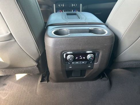 Used 2022 GMC Yukon XL SLT w/ SLT Premium Package image 13