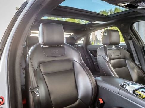 Used 2016 Jaguar XJ image 38