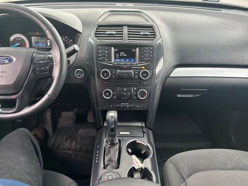 Used 2017 Ford Explorer XLT AWD/4WD image 18