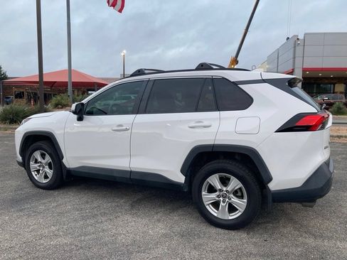 Used 2021 Toyota RAV4 XLE FWD image 5