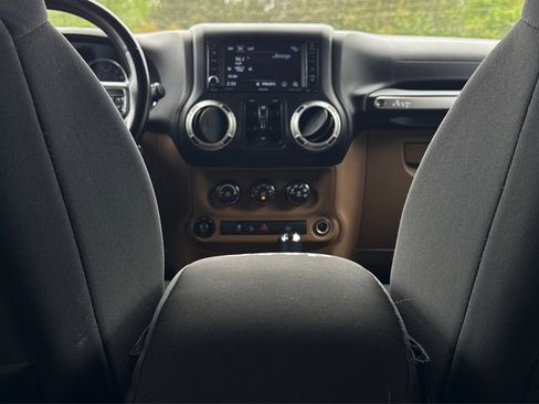 Used 2012 Jeep Wrangler Unlimited Sahara w/ Dual Top Group image 27