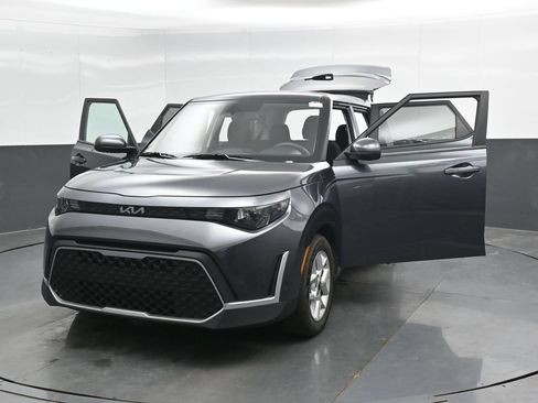 Used 2025 Kia Soul LX w/ LX Technology Package FWD image 45