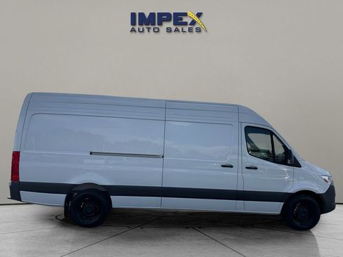 Used 2025 Mercedes-Benz Sprinter 2500 image 6