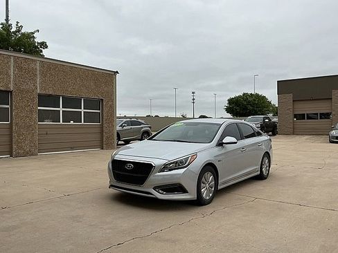 Used 2017 Hyundai Sonata SE FWD image 1