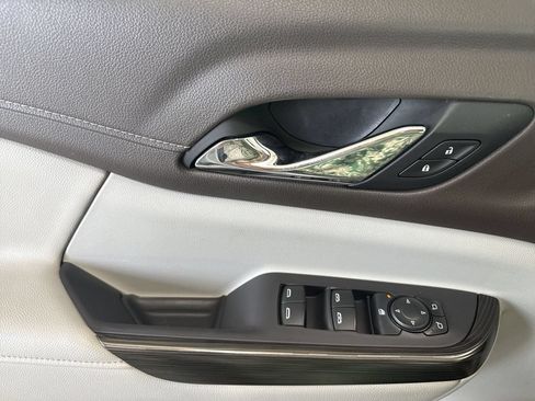 Certified 2022 GMC Acadia SLT FWD image 29