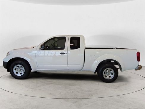 Used 2014 Nissan Frontier S image 2