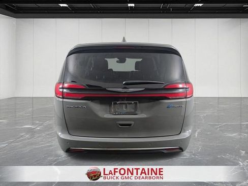 Used 2022 Chrysler Pacifica Touring-L w/ Uconnect Theater Family Group FWD image 4
