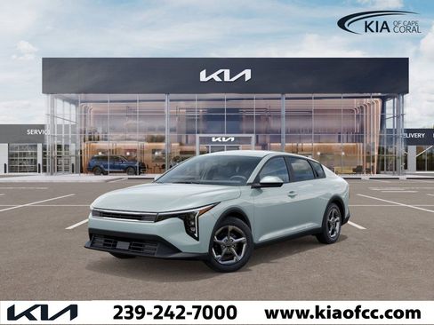 New 2026 Kia K4 LXS image 1