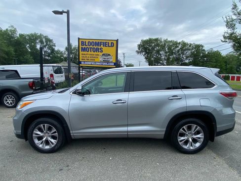 Used 2014 Toyota Highlander XLE image 2