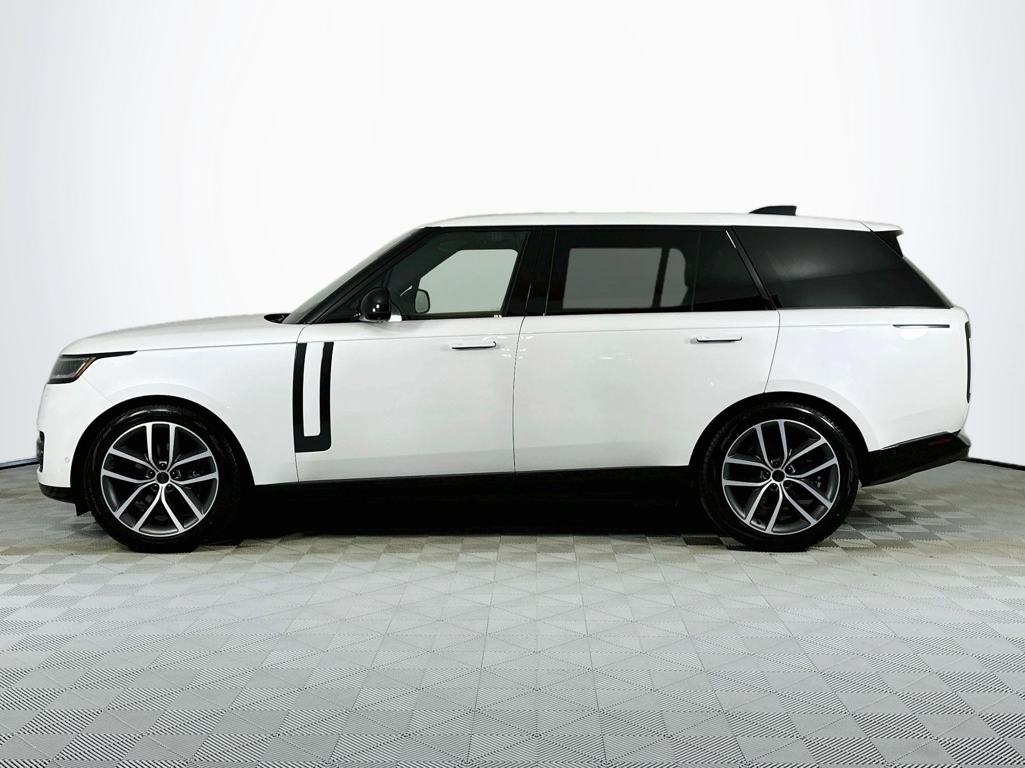 Certified 2026 Land Rover Range Rover Long Wheelbase SE AWD/4WD image 8