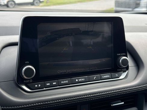 Used 2025 Nissan Rogue SV FWD image 5