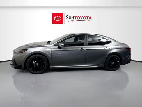 Used 2025 Toyota Camry SE FWD image 7