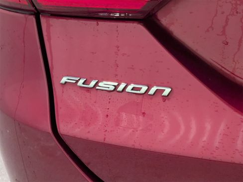 Used 2018 Ford Fusion SE w/ Equipment Group 201A image 12