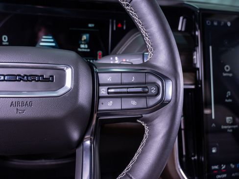 Used 2025 GMC Yukon Denali Ultimate AWD/4WD image 24