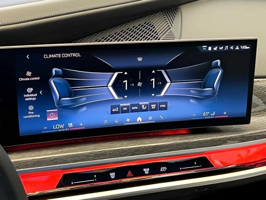Used 2024 BMW i7 xDrive60 AWD/4WD image 29