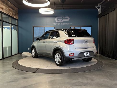 Used 2021 Hyundai Venue SE FWD image 5