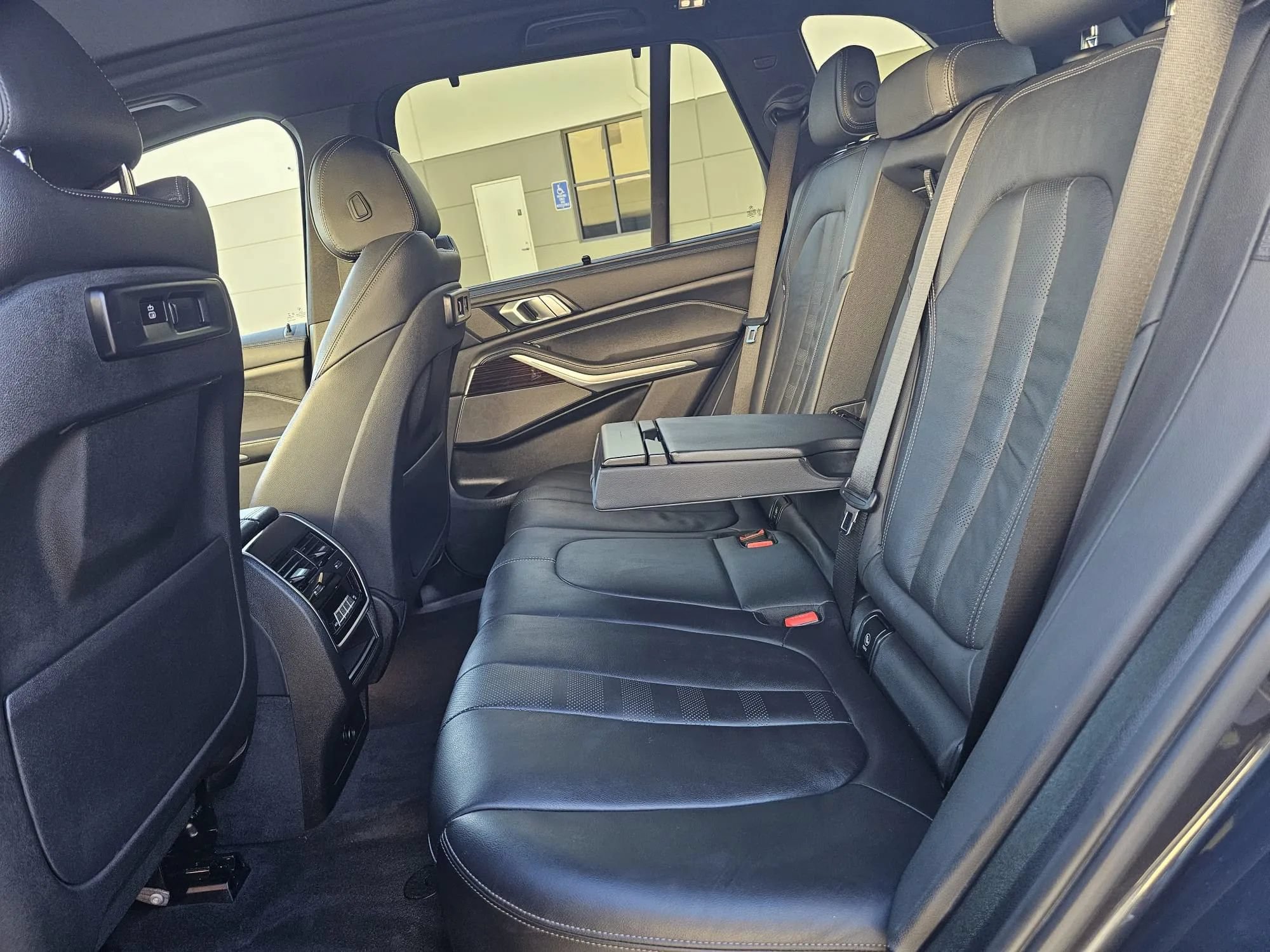 Used 2020 BMW X5 xDrive40i w/ M Sport Package AWD/4WD image 18
