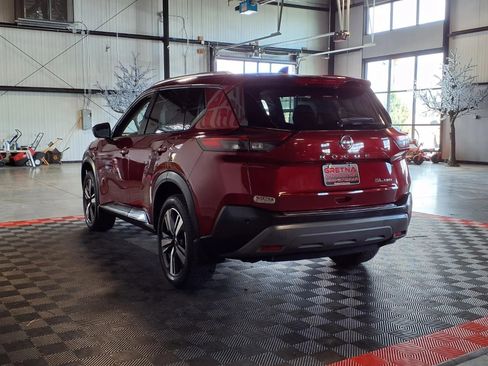 Used 2021 Nissan Rogue SL w/ Premium Package image 4