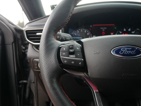 Used 2023 Ford Explorer ST-Line w/ Class IV Trailer Tow Package image 12