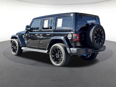 Used 2022 Jeep Wrangler Unlimited Sahara image 3