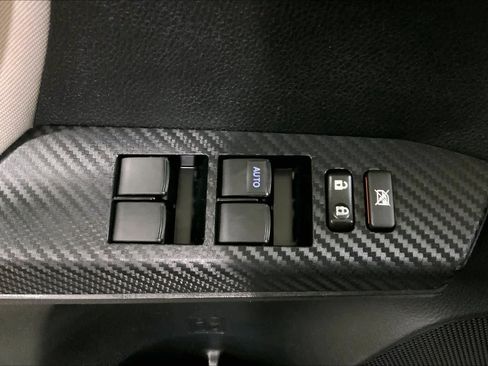 Used 2013 Toyota RAV4 LE AWD/4WD image 35