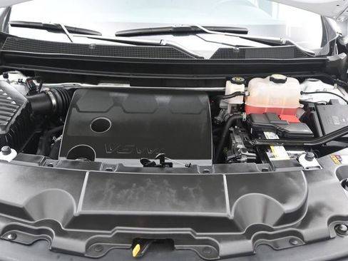 Used 2024 Chevrolet Traverse LT FWD image 17
