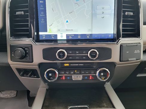 Used 2022 Ford F350 Lariat w/ Chrome Package image 22