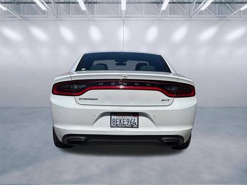 Used 2018 Dodge Charger SXT RWD image 5