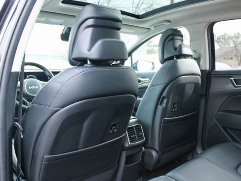 Used 2025 Kia Sportage SX image 37