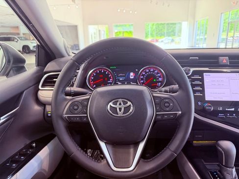 Used 2018 Toyota Camry XSE FWD image 16