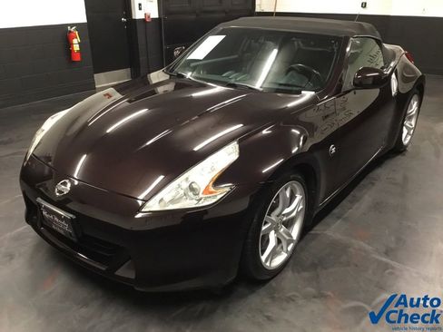 Used 2010 Nissan 370Z Touring w/ Sport Pkg image 17
