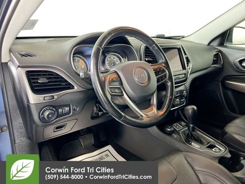 Used 2021 Jeep Cherokee Latitude Lux w/ Comfort/Convenience Group AWD/4WD image 3