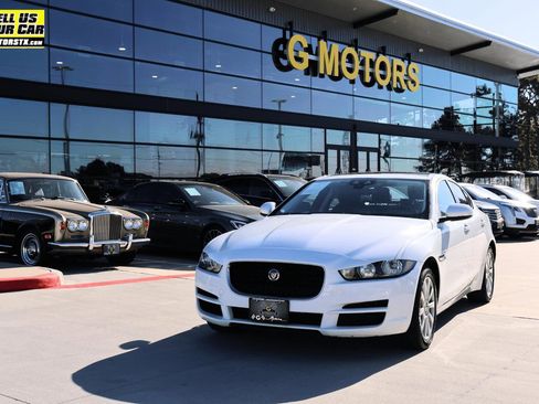 Used 2019 Jaguar XE Premium image 1