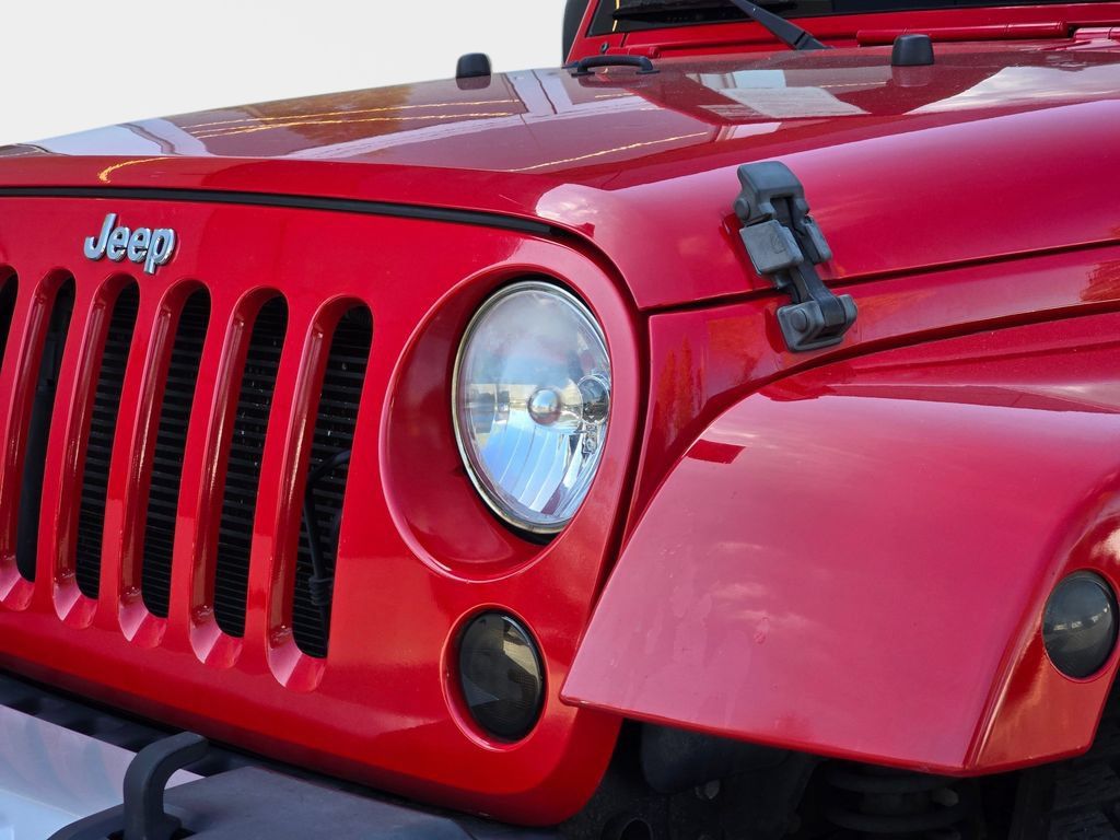 Used 2013 Jeep Wrangler Unlimited Sahara AWD/4WD image 35