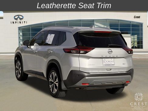 Used 2021 Nissan Rogue SV w/ Premium Package FWD image 7