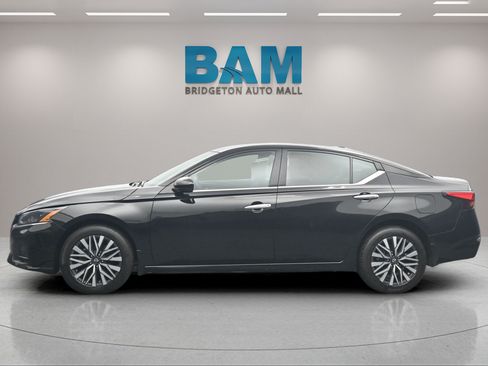 Used 2023 Nissan Altima 2.5 SV AWD/4WD image 6