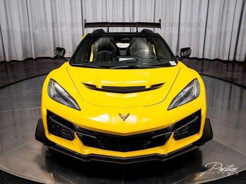 Used 2026 Chevrolet Corvette ZR1 w/ ZR1 Carbon Fiber Aero Package RWD image 9