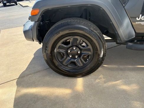 Used 2018 Jeep Wrangler Sport image 23