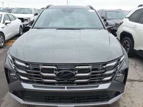 Used 2025 Hyundai Tucson Limited FWD image 2
