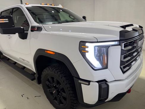 Used 2024 GMC Sierra 2500 AT4 w/ AT4 Preferred Package AWD/4WD image 3