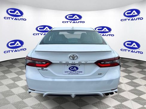 Used 2024 Toyota Camry SE FWD image 4