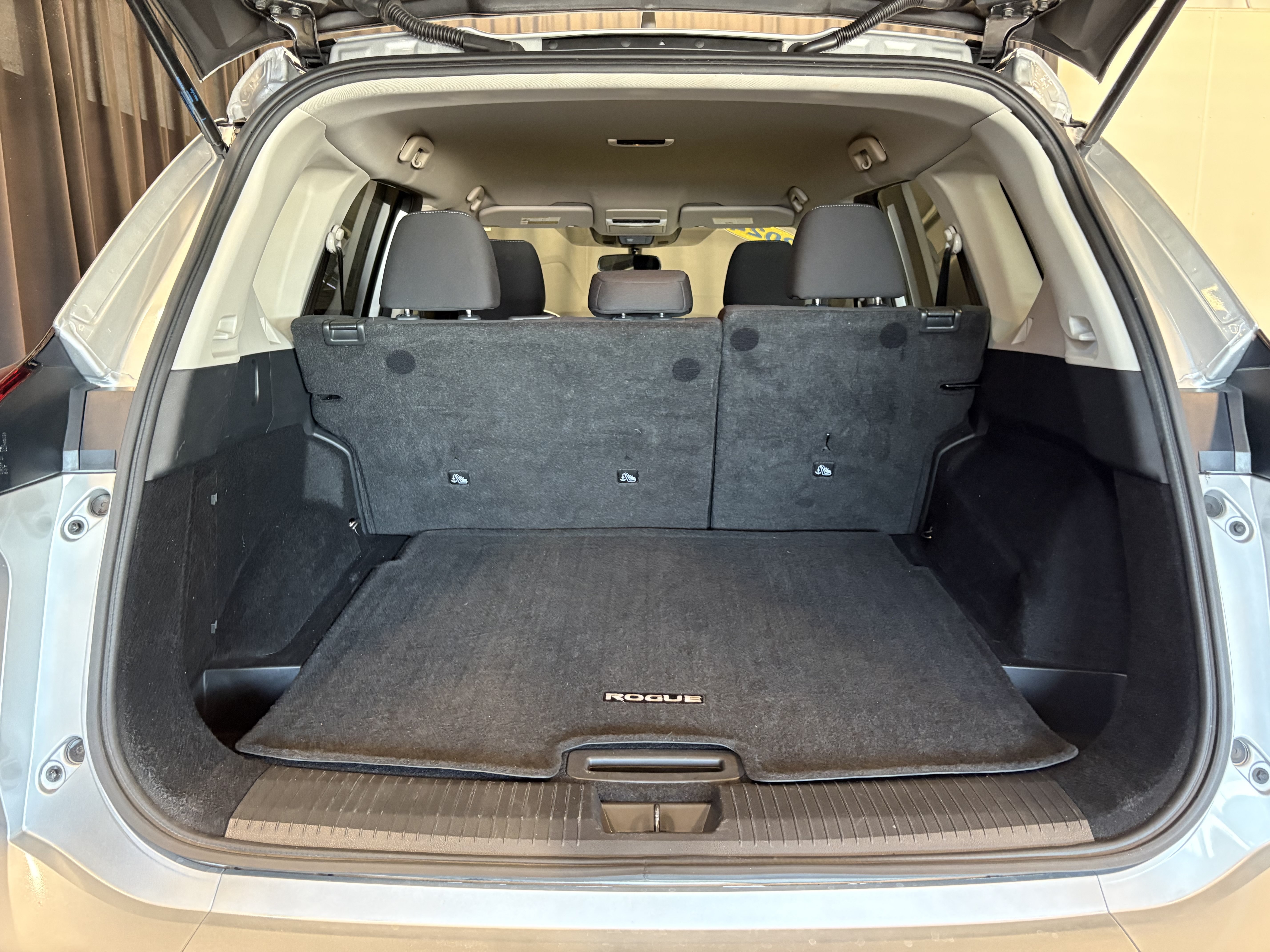 Used 2024 Nissan Rogue S AWD/4WD image 29