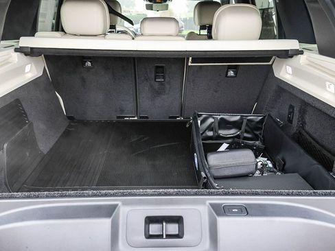 New 2025 Land Rover Range Rover SE image 34