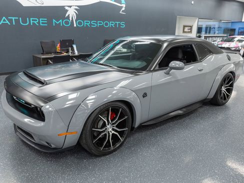 Used 2016 Dodge Challenger R/T image 2