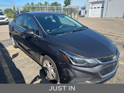 Used 2017 Chevrolet Cruze LT FWD image 25