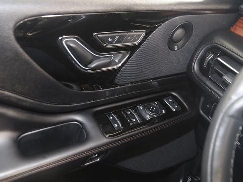 Used 2024 Lincoln Aviator Reserve AWD/4WD image 27